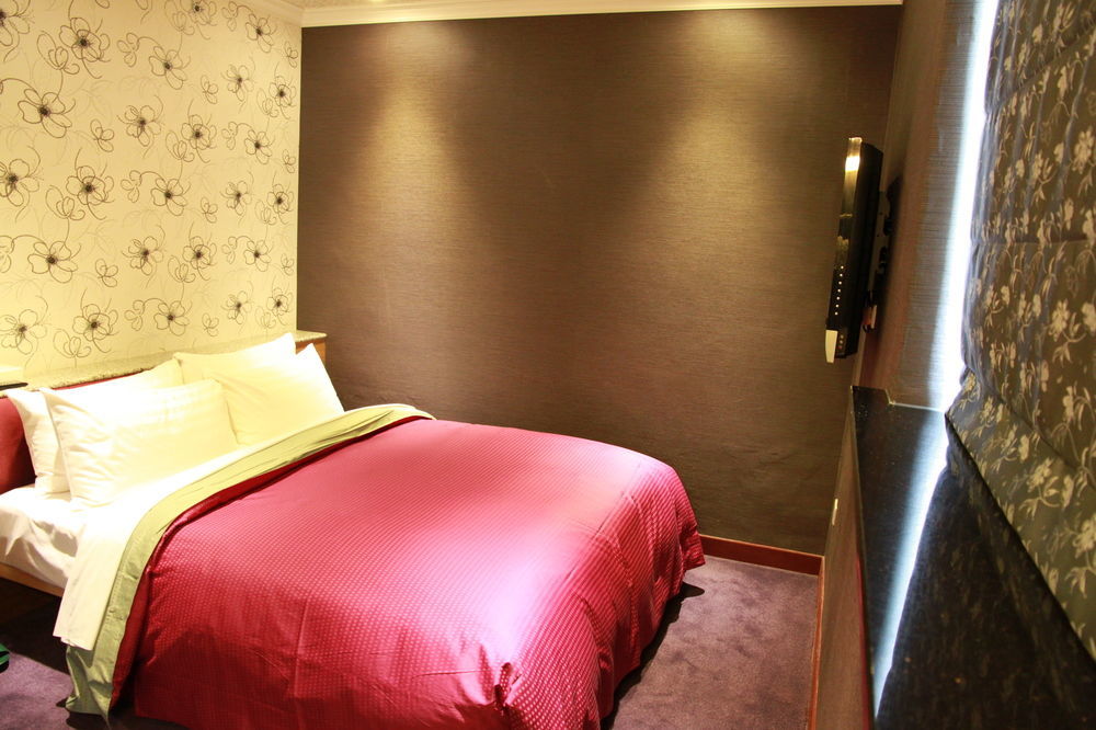 Nice Hotel Taipei Bagian luar foto