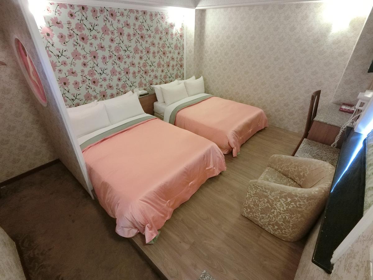 Nice Hotel Taipei Bagian luar foto
