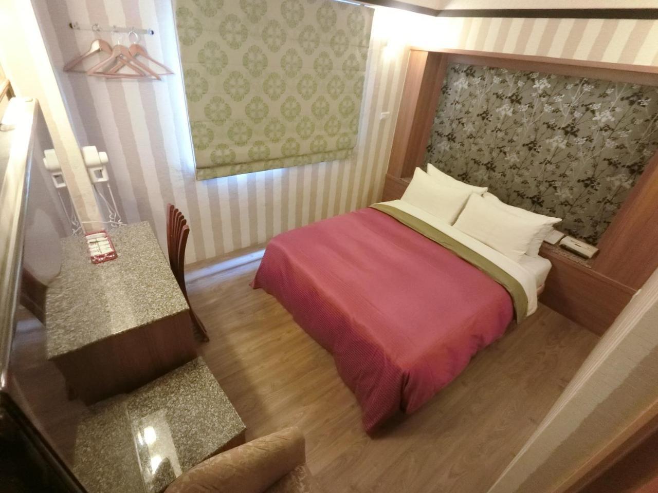 Nice Hotel Taipei Bagian luar foto